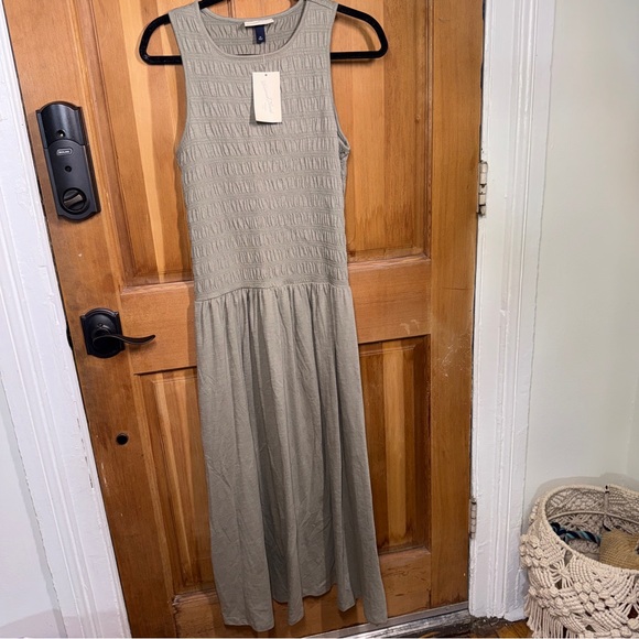 🌿 NWT Target Universal Thread Smocked Maxi Dress – Size XL – Olive 🌿 - Picture 3 of 8
